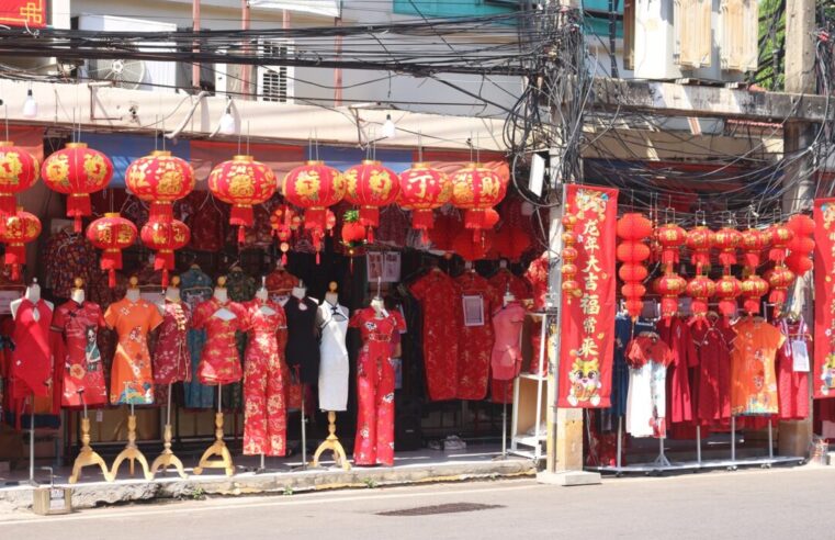 ชุดกี่เพ้า ชุดเจ้าสัว เสื้อยืดสีแดง ขายดีรับตรุษจีน