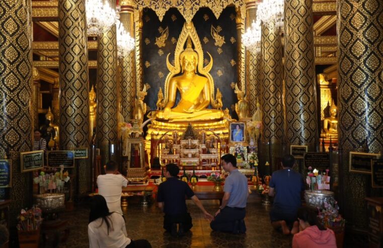 “เท้ง” กราบพระพุทธชินราชเตรียมพา “โฟล์ค” สมัครเลือกตั้งซ่อม สส.