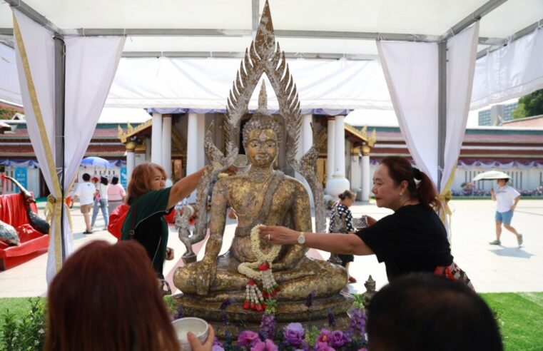ชวนสรงน้ำพระก่อเจดีย์ทรายเล่นน้ำสงกรานต์ที่เมืองสองแคว
