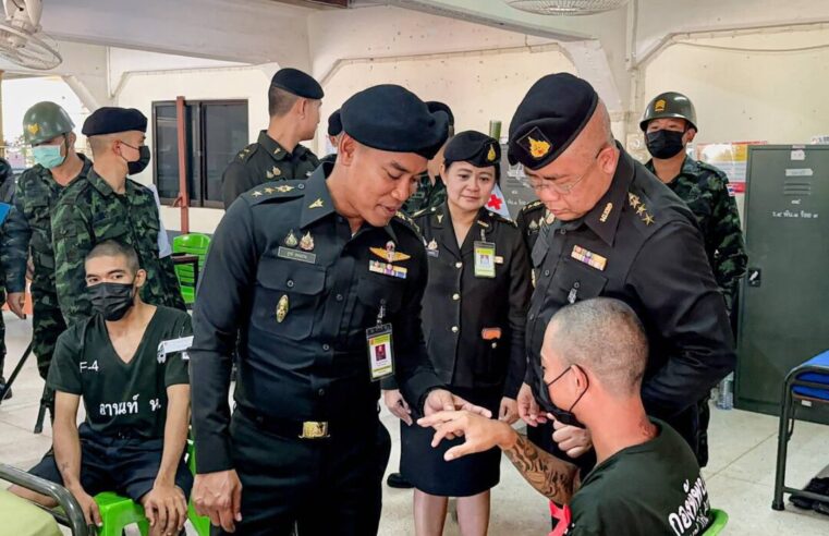 ตรวจเยี่ยมทหารใหม่ในระหว่างการฝึก